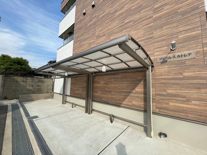 物件外観写真2　(駐輪場)