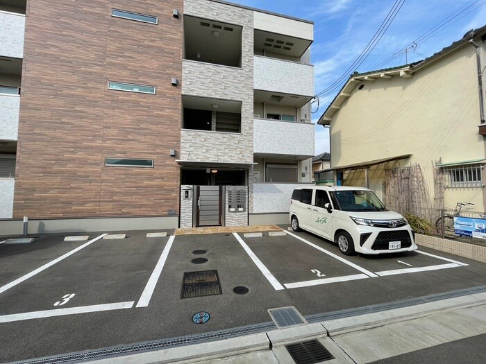 物件外観写真4　(駐車場)