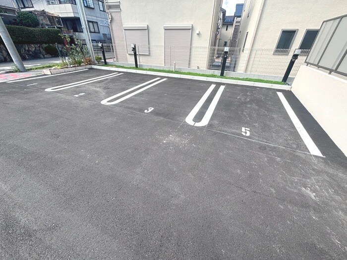 物件外観写真5　(駐車場)