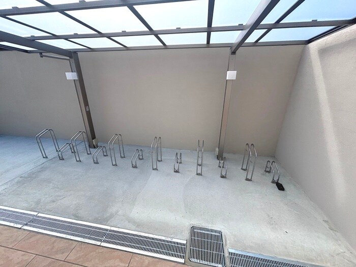 物件外観写真6　(駐輪場)