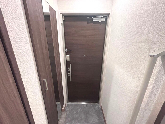 物件内観写真12　(玄関)