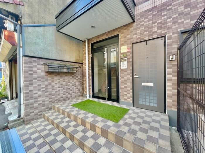 物件外観写真3　(エントランス部分)