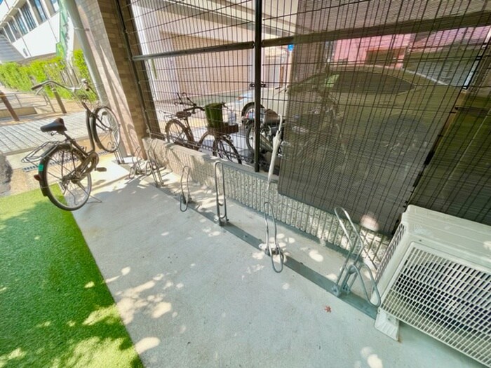 物件外観写真6　(駐輪場)