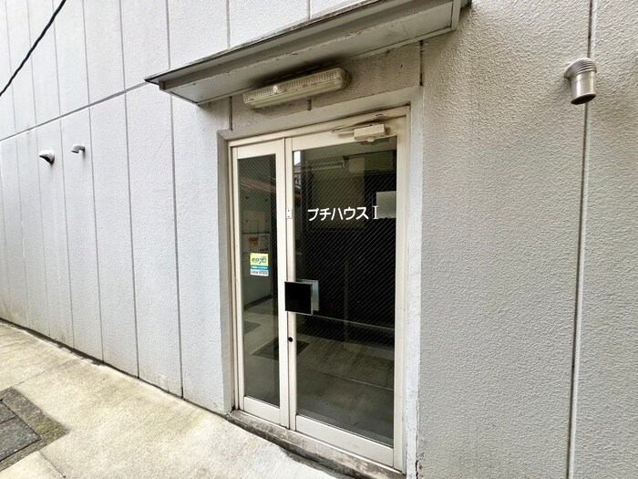 物件外観写真2　(エントランス部分)