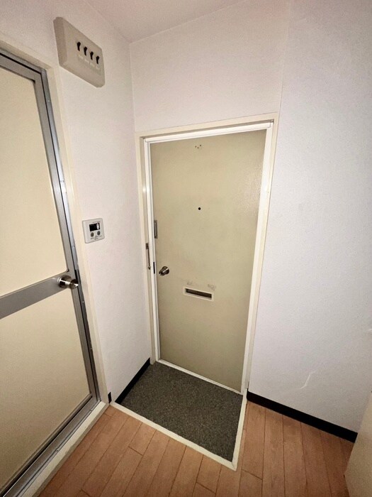 物件内観写真9　(玄関)