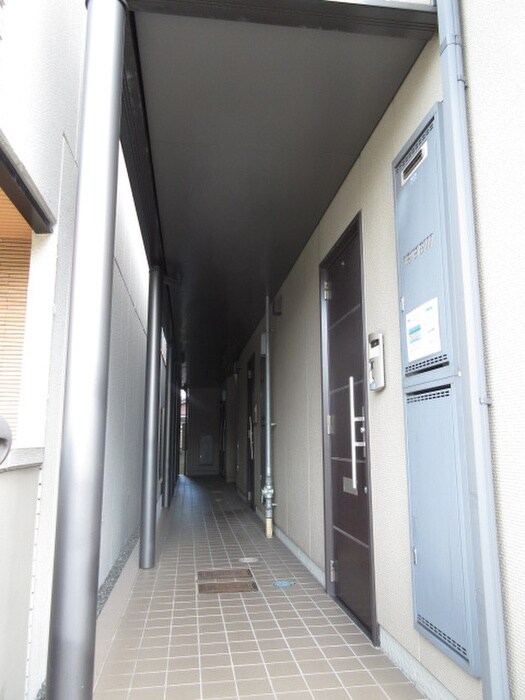 物件外観写真3　(エントランス部分)