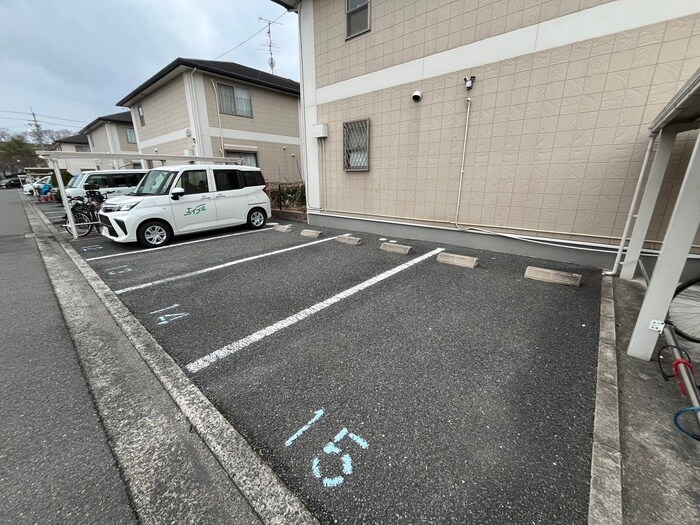 物件外観写真4　(駐車場)