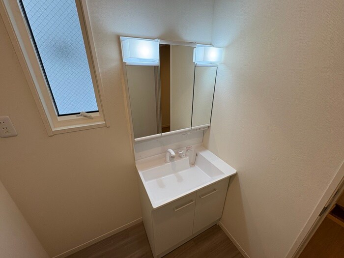 物件内観写真9　(洗面)