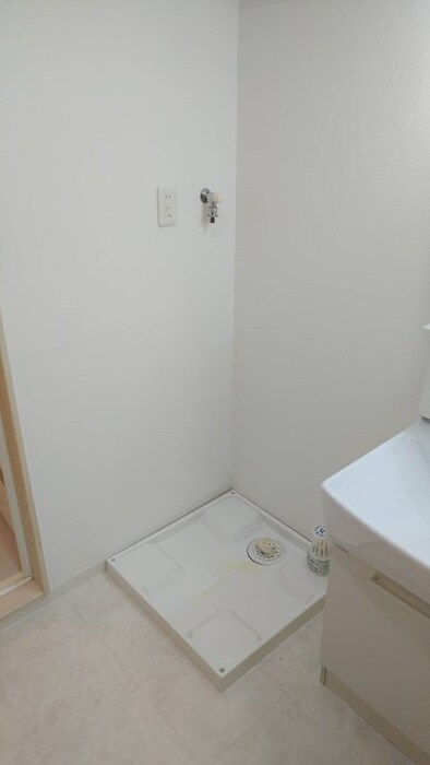 物件内観写真12　(洗濯機置場)