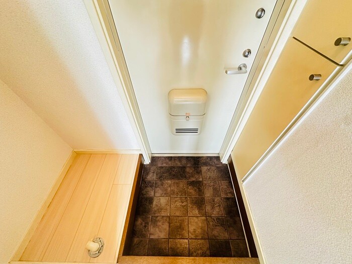 物件内観写真19　(玄関)