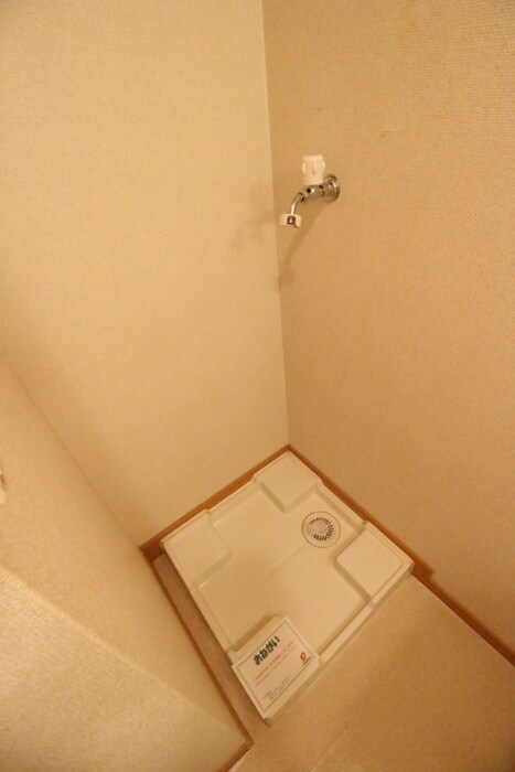 物件内観写真16　(洗濯機置場)