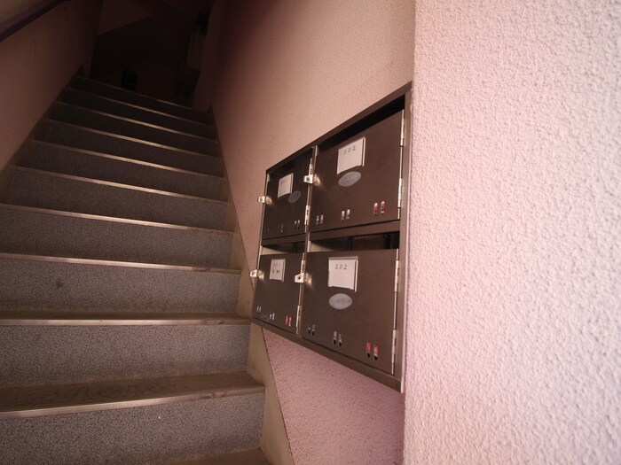 物件外観写真5　(エントランス部分)