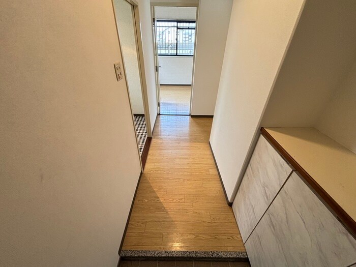 物件内観写真16　(廊下)