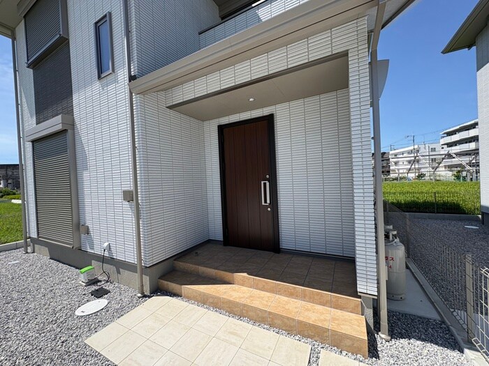 物件外観写真5　(エントランス部分)