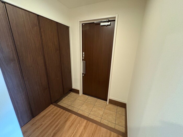 物件内観写真15　(玄関)