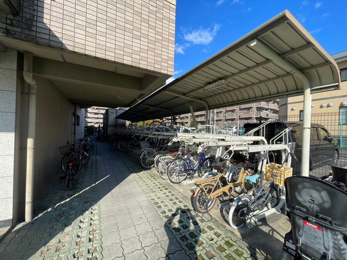 物件外観写真5　(駐輪場)