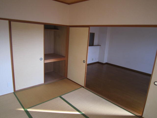 物件内観写真12　(収納)