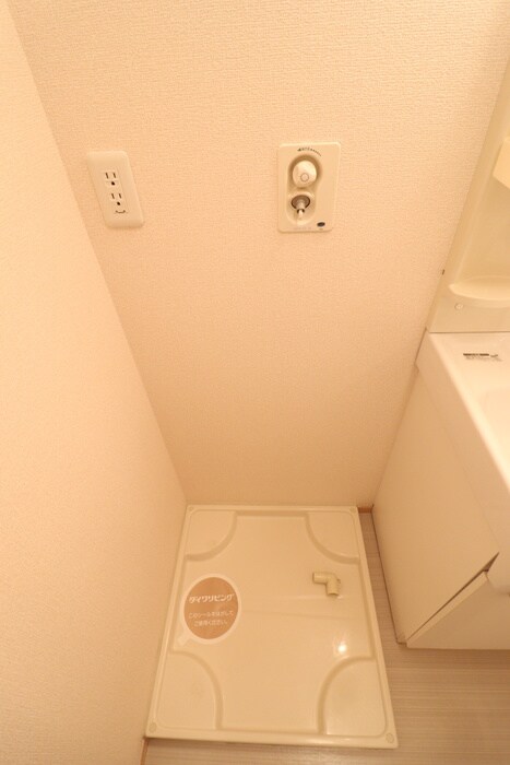 物件内観写真17　(洗濯機置場)