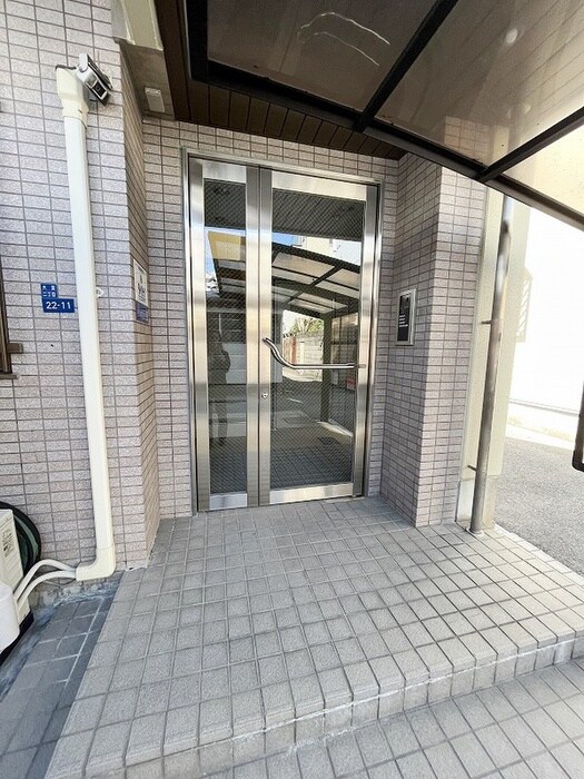 物件外観写真4　(エントランス部分)