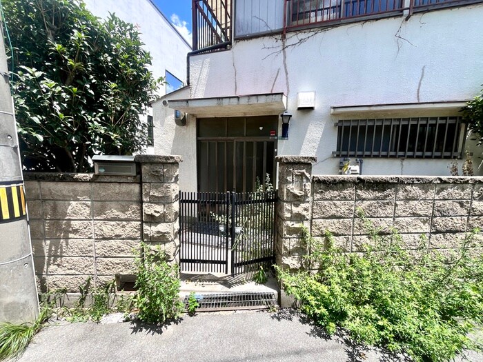 物件外観写真3　(エントランス部分)