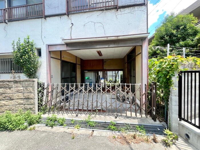 物件外観写真4　(駐車場)