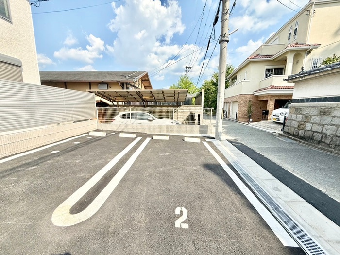 物件外観写真5　(駐車場)