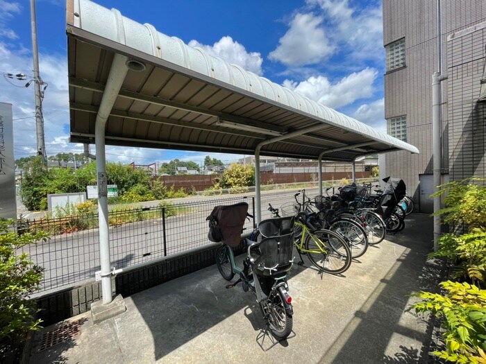 物件外観写真3　(駐輪場)