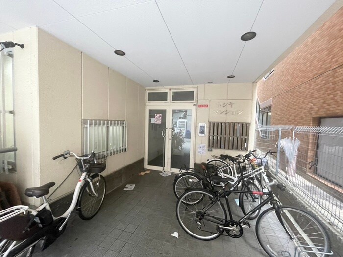 物件外観写真4　(エントランス部分)