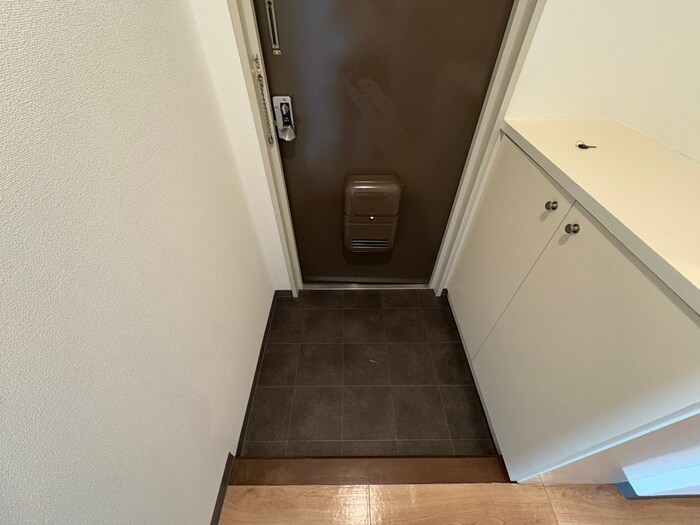 物件内観写真17　(玄関)