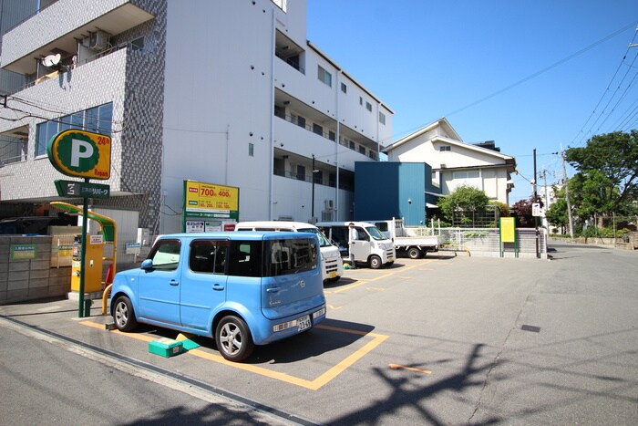 物件外観写真6　(駐車場)