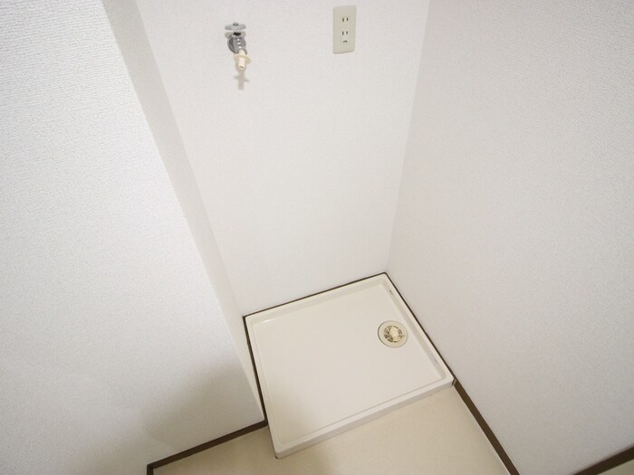 物件内観写真12　(洗濯機置場)