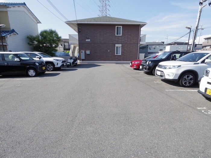 物件外観写真4　(駐車場)