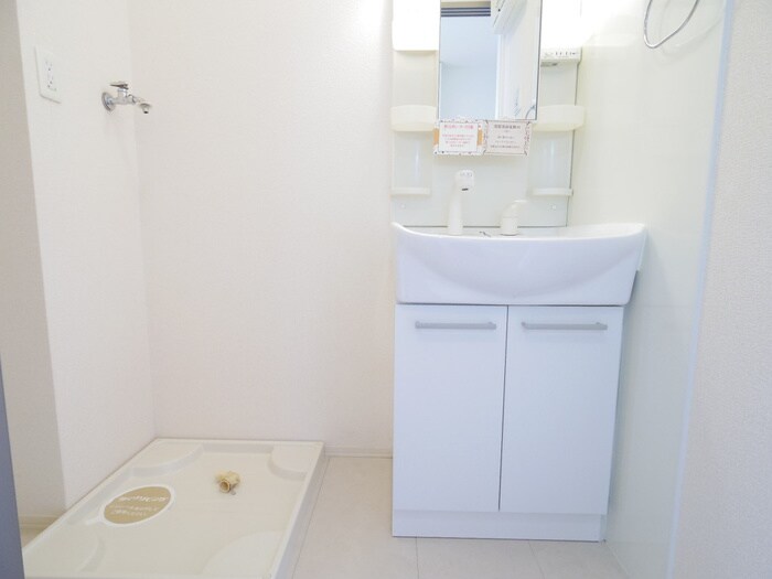 物件内観写真17　(洗濯機置場)