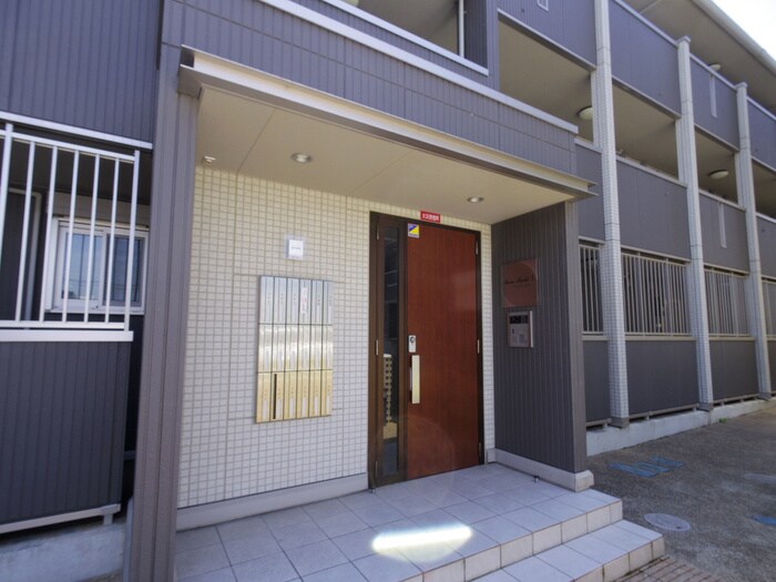 物件外観写真5　(エントランス部分)