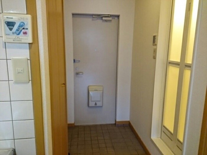 物件内観写真13　(玄関)