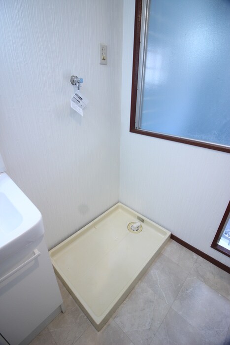 物件内観写真11　(洗濯機置場)