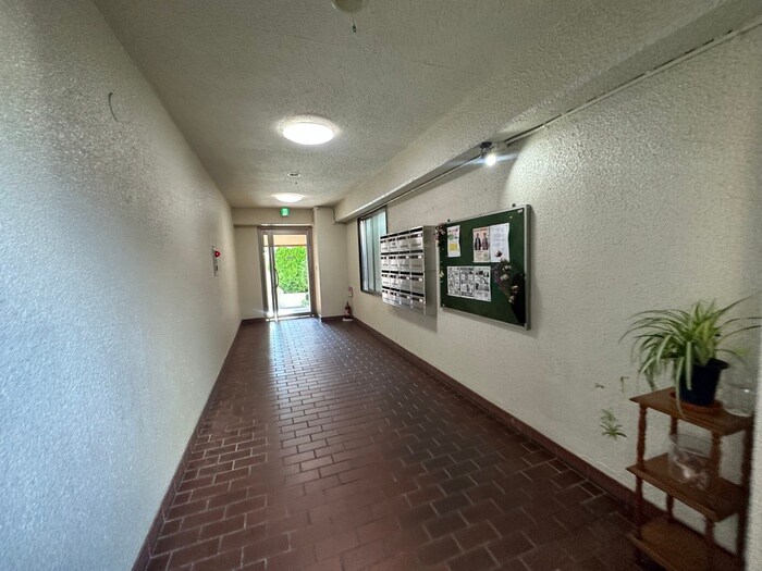 物件外観写真4　(エントランス部分)