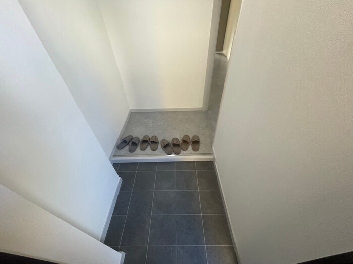 物件内観写真16　(玄関)