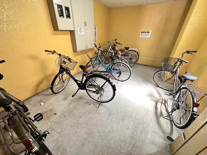 物件外観写真3　(駐輪場)