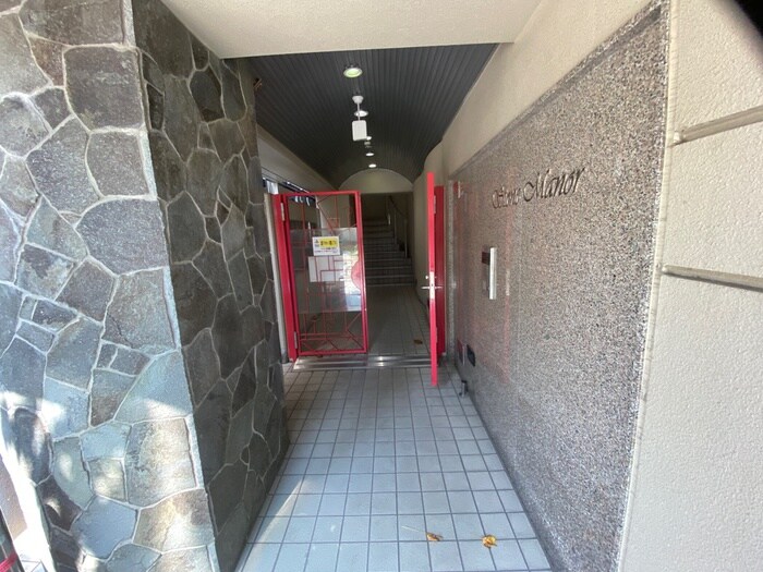 物件外観写真4　(エントランス部分)