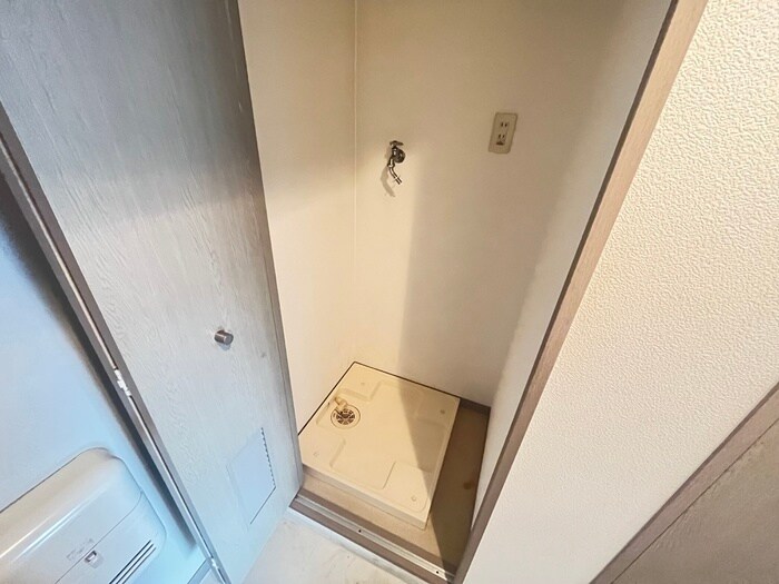 物件内観写真12　(洗濯機置場)