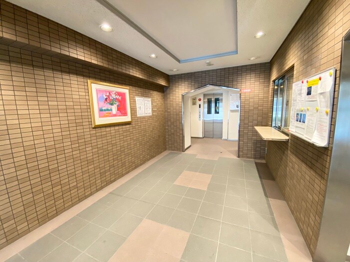 物件外観写真3　(エントランス部分)