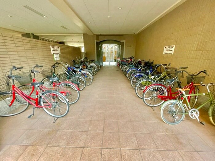 物件外観写真3　(駐輪場)