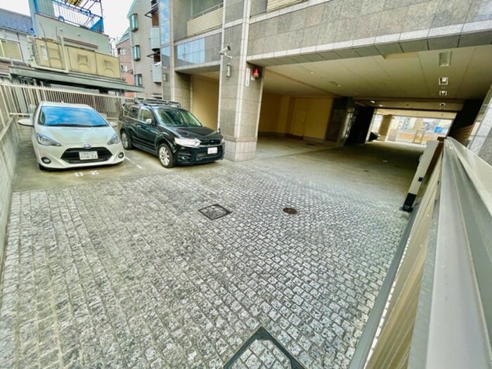 物件外観写真6　(駐車場)