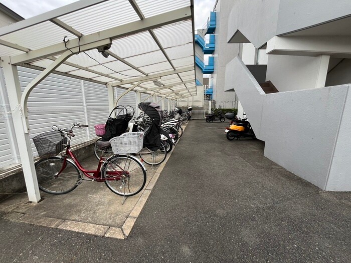物件外観写真4　(駐輪場)