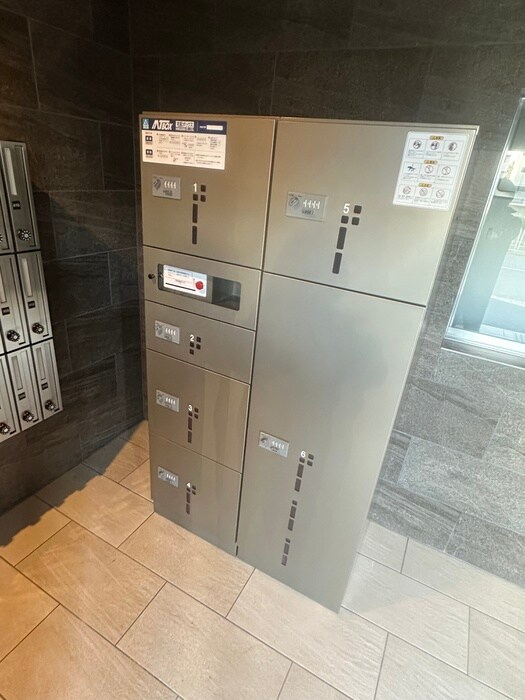 物件外観写真4　(エントランス部分)