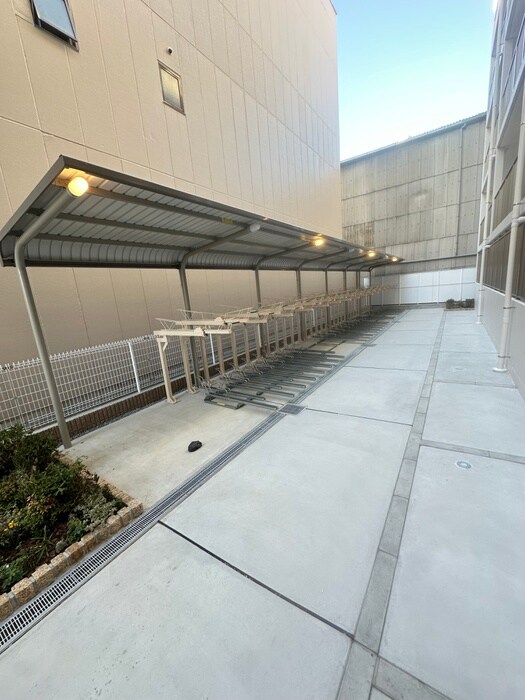 物件外観写真5　(駐輪場)