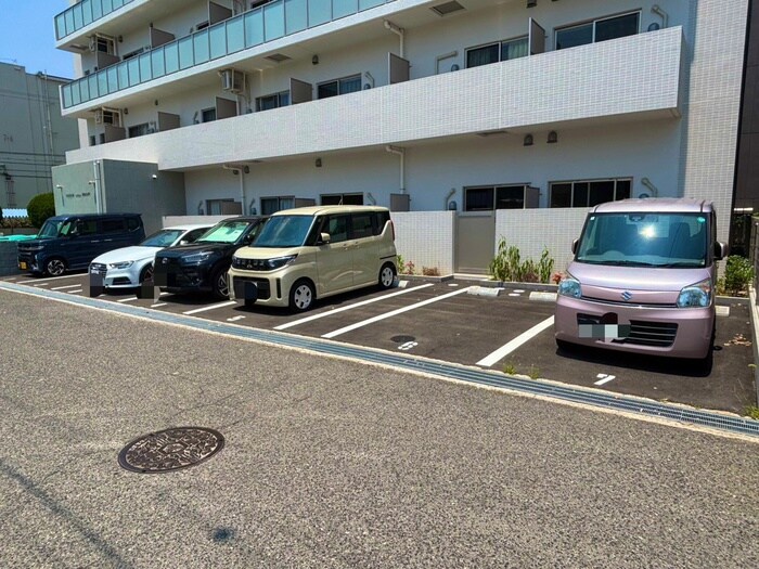 物件外観写真4　(駐車場)