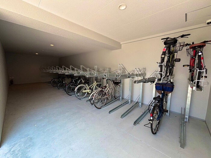 物件外観写真5　(駐輪場)