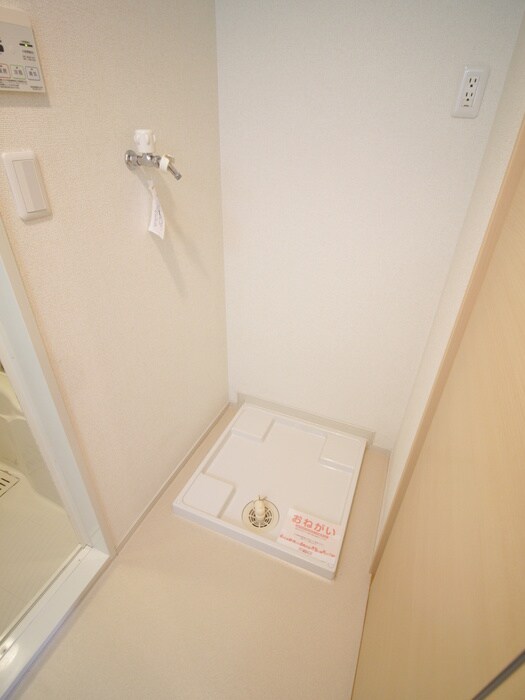 物件内観写真8　(洗濯機置場)